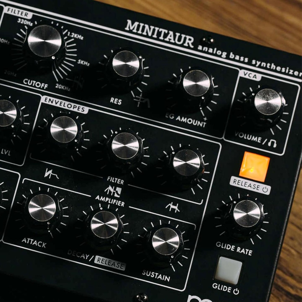 09-MINITAUR.jpg